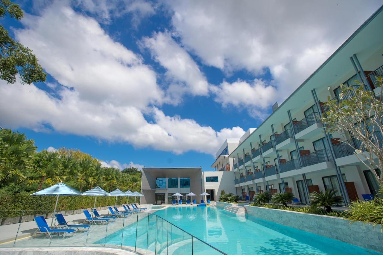 Seabed Grand Hotel Phuket - SHA Extra Plus Exterior foto The swimming pool at the hotel