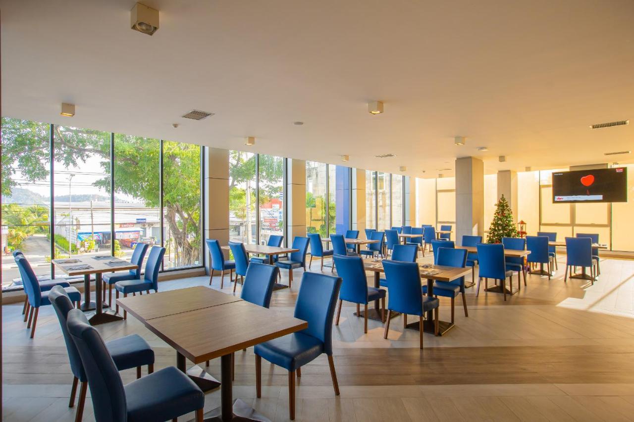 Seabed Grand Hotel Phuket - SHA Extra Plus Exterior foto The lounge at the airport