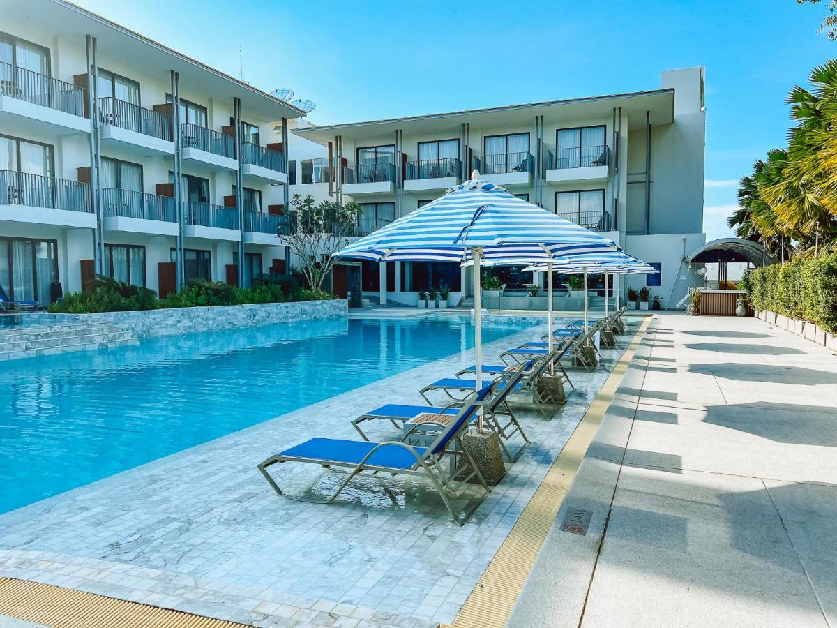 Seabed Grand Hotel Phuket - SHA Extra Plus Exterior foto The swimming pool at the hotel